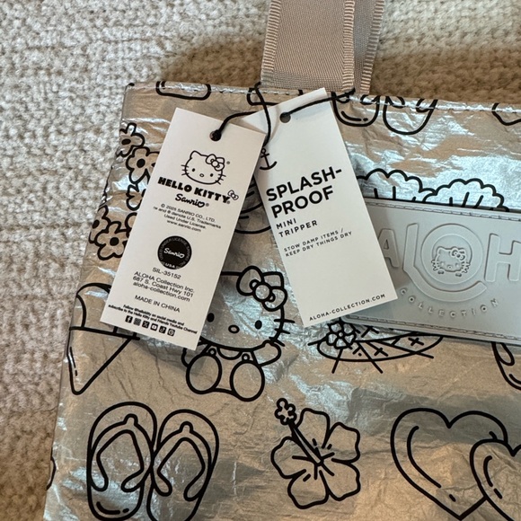 ALOHA Collection x Hello Kitty Mini Tripper - Picture 2 of 5